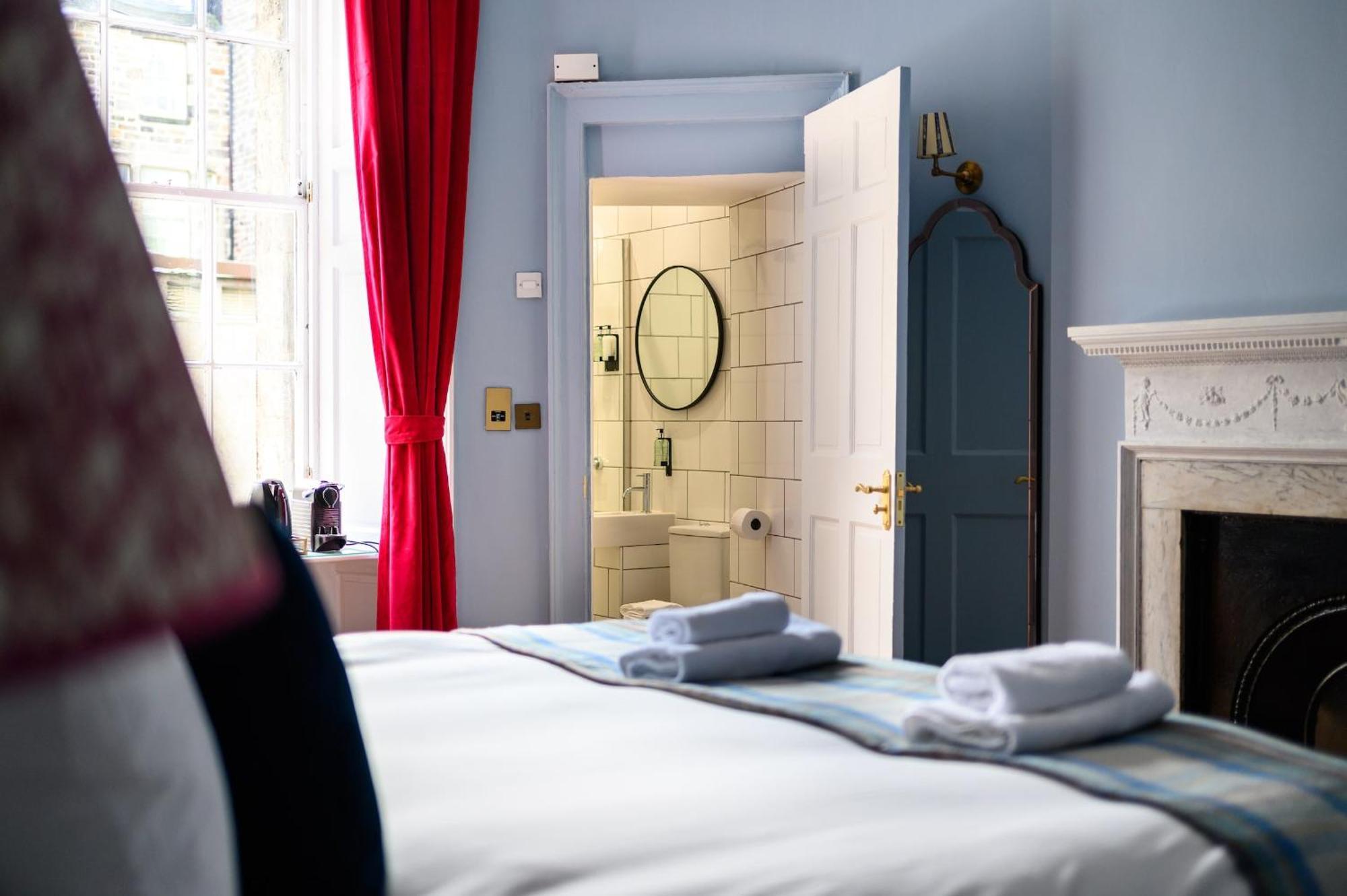 Queen Charlotte Guesthouse エディンバラ エクステリア 写真